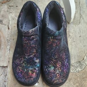 Spring Step Woman’s Leather Oil/Slip Resistant Shoes